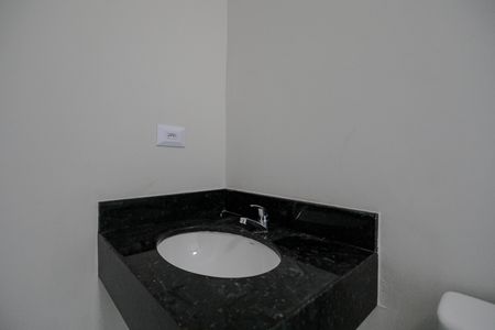 Casa para alugar com 67m², 2 quartos e 2 vagas Casa para alugar com 67m², 2 quartos e 2 vagasBanheiro