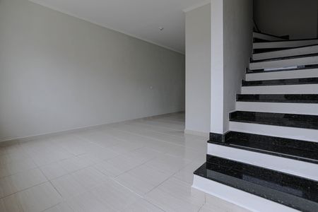 Casa para alugar com 67m², 2 quartos e 2 vagas Casa para alugar com 67m², 2 quartos e 2 vagasSala