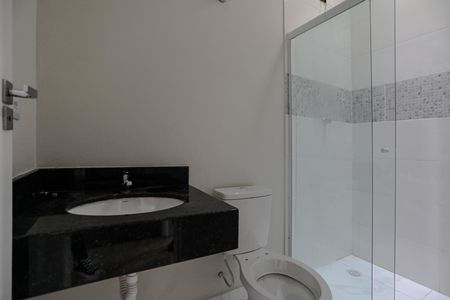 Casa para alugar com 67m², 2 quartos e 2 vagas Casa para alugar com 67m², 2 quartos e 2 vagasBanheiro