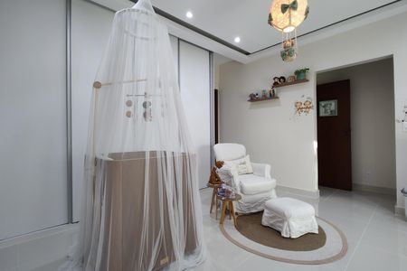Casa de condomínio à venda com 650m², 4 quartos e 4 vagas Casa de condomínio à venda com 650m², 4 quartos e 4 vagasSuíte 4