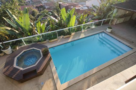 Casa de condomínio à venda com 650m², 4 quartos e 4 vagas Casa de condomínio à venda com 650m², 4 quartos e 4 vagasÁrea comum - Piscina