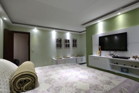 Casa de condomínio à venda com 650m², 4 quartos e 4 vagas Casa de condomínio à venda com 650m², 4 quartos e 4 vagasSuíte 2