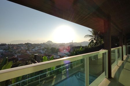 Casa de condomínio à venda com 650m², 4 quartos e 4 vagas Casa de condomínio à venda com 650m², 4 quartos e 4 vagasVaranda Quartos