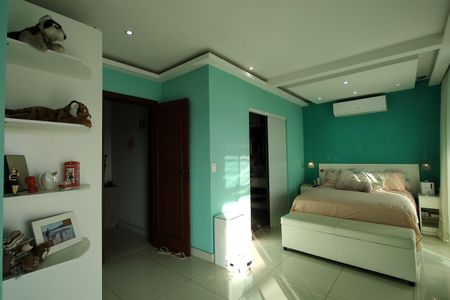 Casa de condomínio à venda com 650m², 4 quartos e 4 vagas Casa de condomínio à venda com 650m², 4 quartos e 4 vagasSuíte