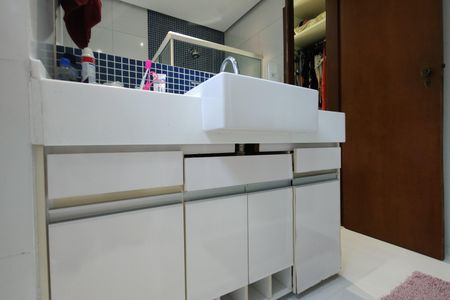 Casa de condomínio à venda com 650m², 4 quartos e 4 vagas Casa de condomínio à venda com 650m², 4 quartos e 4 vagasBanheiro da suíte 1