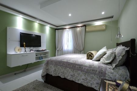 Casa de condomínio à venda com 650m², 4 quartos e 4 vagas Casa de condomínio à venda com 650m², 4 quartos e 4 vagasSuíte 2