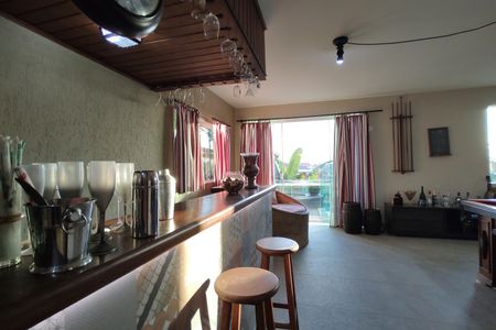 Casa de condomínio à venda com 650m², 4 quartos e 4 vagas Casa de condomínio à venda com 650m², 4 quartos e 4 vagasÁrea comum