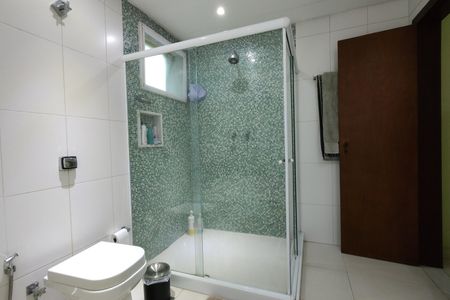 Casa de condomínio à venda com 650m², 4 quartos e 4 vagas Casa de condomínio à venda com 650m², 4 quartos e 4 vagasBanheiro da Suíte 2