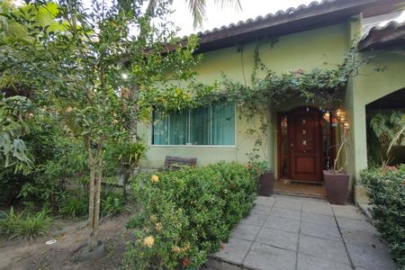 Casa de condomínio à venda com 650m², 4 quartos e 4 vagas Casa de condomínio à venda com 650m², 4 quartos e 4 vagasFachada Frente Casa