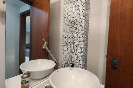 Casa de condomínio à venda com 650m², 4 quartos e 4 vagas Casa de condomínio à venda com 650m², 4 quartos e 4 vagasLavabo 2