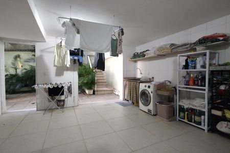 Casa de condomínio à venda com 650m², 4 quartos e 4 vagas Casa de condomínio à venda com 650m², 4 quartos e 4 vagasÁrea de Serviço