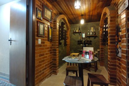 Casa de condomínio à venda com 650m², 4 quartos e 4 vagas Casa de condomínio à venda com 650m², 4 quartos e 4 vagasAdega