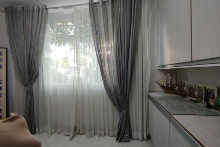 Casa de condomínio à venda com 650m², 4 quartos e 4 vagas Casa de condomínio à venda com 650m², 4 quartos e 4 vagasEscritório
