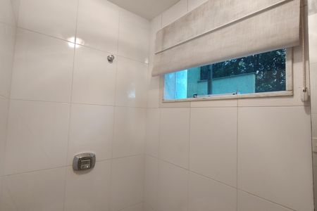 Casa de condomínio à venda com 650m², 4 quartos e 4 vagas Casa de condomínio à venda com 650m², 4 quartos e 4 vagasLavabo 2