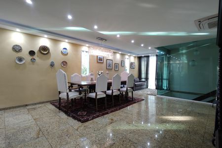Casa de condomínio à venda com 650m², 4 quartos e 4 vagas Casa de condomínio à venda com 650m², 4 quartos e 4 vagasSala 1