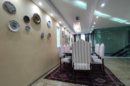 Casa de condomínio à venda com 650m², 4 quartos e 4 vagas Casa de condomínio à venda com 650m², 4 quartos e 4 vagasSala 1