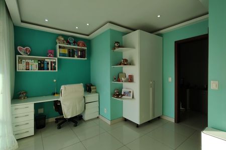 Casa de condomínio à venda com 650m², 4 quartos e 4 vagas Casa de condomínio à venda com 650m², 4 quartos e 4 vagasSuíte