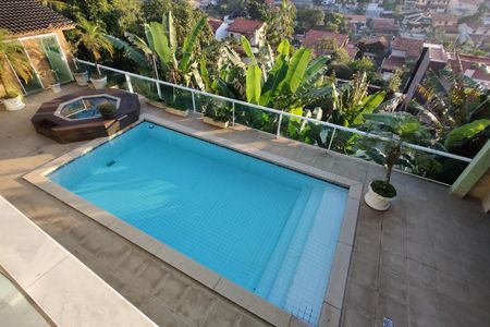 Casa de condomínio à venda com 650m², 4 quartos e 4 vagas Casa de condomínio à venda com 650m², 4 quartos e 4 vagasÁrea comum - Piscina