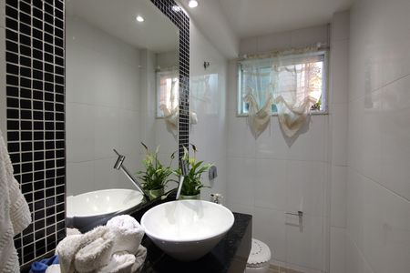 Casa de condomínio à venda com 650m², 4 quartos e 4 vagas Casa de condomínio à venda com 650m², 4 quartos e 4 vagasLavabo