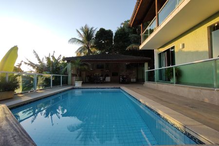 Casa de condomínio à venda com 650m², 4 quartos e 4 vagas Casa de condomínio à venda com 650m², 4 quartos e 4 vagasÁrea comum - Piscina