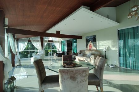 Casa de condomínio à venda com 650m², 4 quartos e 4 vagas Casa de condomínio à venda com 650m², 4 quartos e 4 vagasVaranda da Sala