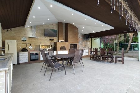 Casa de condomínio à venda com 650m², 4 quartos e 4 vagas Casa de condomínio à venda com 650m², 4 quartos e 4 vagasÁrea gourmet