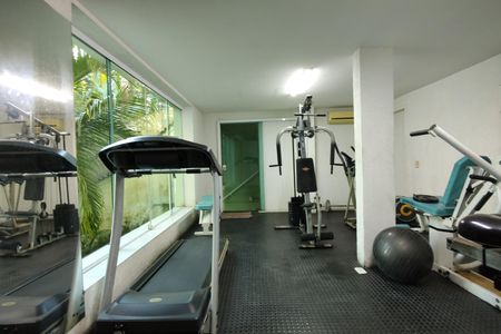 Casa de condomínio à venda com 650m², 4 quartos e 4 vagas Casa de condomínio à venda com 650m², 4 quartos e 4 vagasAcademia