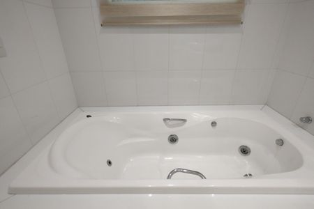 Casa de condomínio à venda com 650m², 4 quartos e 4 vagas Casa de condomínio à venda com 650m², 4 quartos e 4 vagasBanheiro da Suíte 4