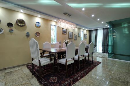 Casa de condomínio à venda com 650m², 4 quartos e 4 vagas Casa de condomínio à venda com 650m², 4 quartos e 4 vagasSala 1