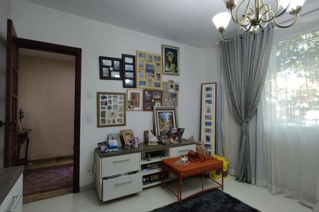 Casa de condomínio à venda com 650m², 4 quartos e 4 vagas Casa de condomínio à venda com 650m², 4 quartos e 4 vagasEscritório