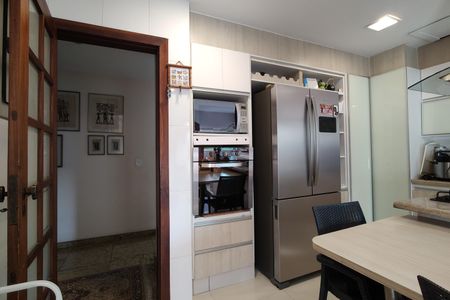 Casa de condomínio à venda com 650m², 4 quartos e 4 vagas Casa de condomínio à venda com 650m², 4 quartos e 4 vagasCozinha