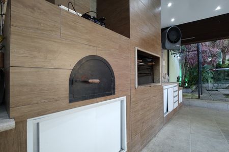 Casa de condomínio à venda com 650m², 4 quartos e 4 vagas Casa de condomínio à venda com 650m², 4 quartos e 4 vagasÁrea gourmet