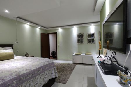 Casa de condomínio à venda com 650m², 4 quartos e 4 vagas Casa de condomínio à venda com 650m², 4 quartos e 4 vagasSuíte 2