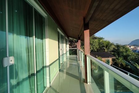 Casa de condomínio à venda com 650m², 4 quartos e 4 vagas Casa de condomínio à venda com 650m², 4 quartos e 4 vagasVaranda Quartos