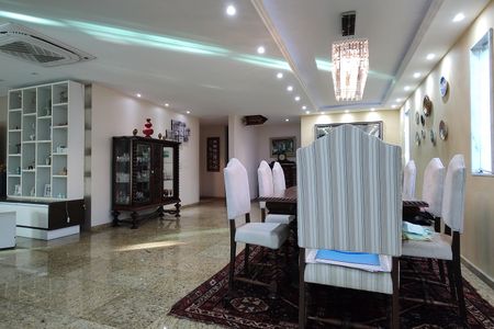 Casa de condomínio à venda com 650m², 4 quartos e 4 vagas Casa de condomínio à venda com 650m², 4 quartos e 4 vagasSala 1