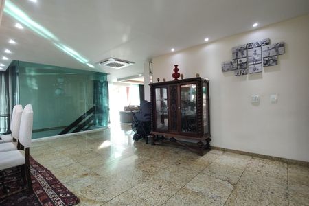 Casa de condomínio à venda com 650m², 4 quartos e 4 vagas Casa de condomínio à venda com 650m², 4 quartos e 4 vagasSala 1