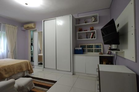 Casa de condomínio à venda com 650m², 4 quartos e 4 vagas Casa de condomínio à venda com 650m², 4 quartos e 4 vagasSuíte 3