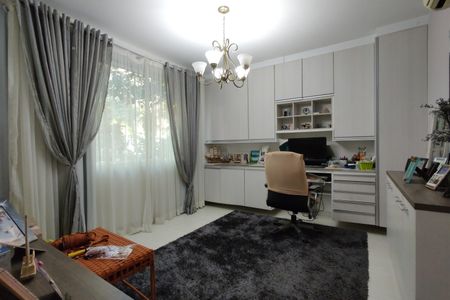 Casa de condomínio à venda com 650m², 4 quartos e 4 vagas Casa de condomínio à venda com 650m², 4 quartos e 4 vagasEscritório