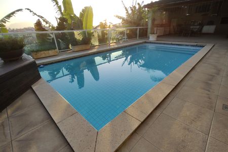 Casa de condomínio à venda com 650m², 4 quartos e 4 vagas Casa de condomínio à venda com 650m², 4 quartos e 4 vagasÁrea comum - Piscina