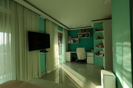 Casa de condomínio à venda com 650m², 4 quartos e 4 vagas Casa de condomínio à venda com 650m², 4 quartos e 4 vagasSuíte