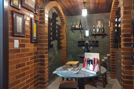 Casa de condomínio à venda com 650m², 4 quartos e 4 vagas Casa de condomínio à venda com 650m², 4 quartos e 4 vagasAdega