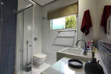 Casa de condomínio à venda com 650m², 4 quartos e 4 vagas Casa de condomínio à venda com 650m², 4 quartos e 4 vagasBanheiro da suíte 1