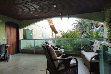 Casa de condomínio à venda com 650m², 4 quartos e 4 vagas Casa de condomínio à venda com 650m², 4 quartos e 4 vagasGaragem