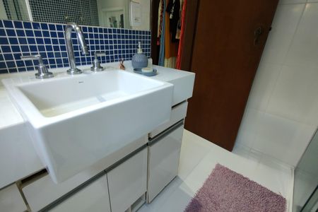 Casa de condomínio à venda com 650m², 4 quartos e 4 vagas Casa de condomínio à venda com 650m², 4 quartos e 4 vagasBanheiro da suíte 1
