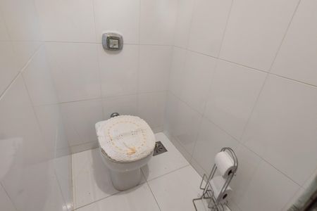 Casa de condomínio à venda com 650m², 4 quartos e 4 vagas Casa de condomínio à venda com 650m², 4 quartos e 4 vagasLavabo 2