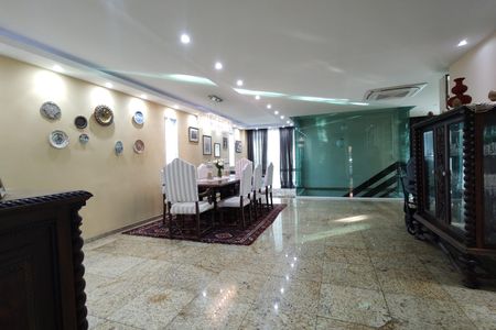 Casa de condomínio à venda com 650m², 4 quartos e 4 vagas Casa de condomínio à venda com 650m², 4 quartos e 4 vagasSala 1