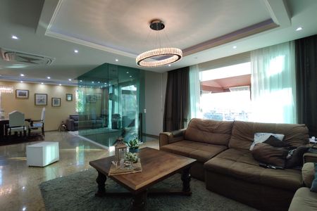 Casa de condomínio à venda com 650m², 4 quartos e 4 vagas Casa de condomínio à venda com 650m², 4 quartos e 4 vagasSala 2