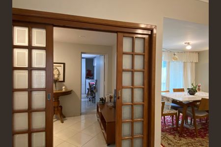 Casa à venda com 307m², 3 quartos e 6 vagas