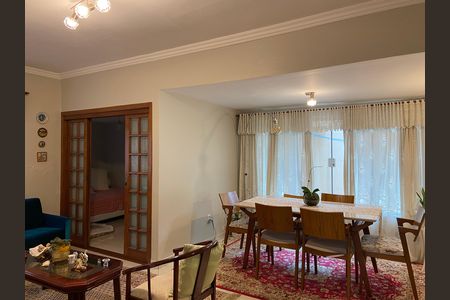 Casa à venda com 307m², 3 quartos e 6 vagas