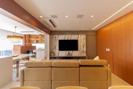 Sala de apartamento para alugar com 3 quartos, 130m² em Jardim Teresa, São Paulo